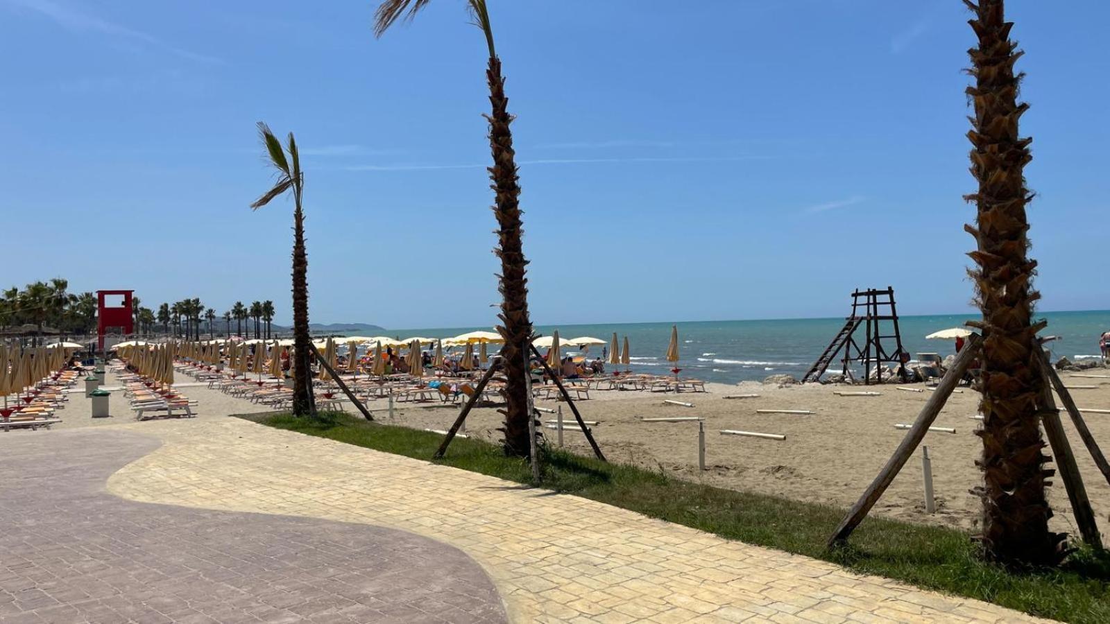 Family Beach 100 Square Metres Apartment Golem  Extérieur photo